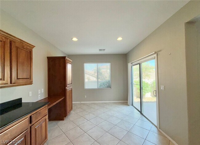 Building Photo - 8565 Vestia Ct