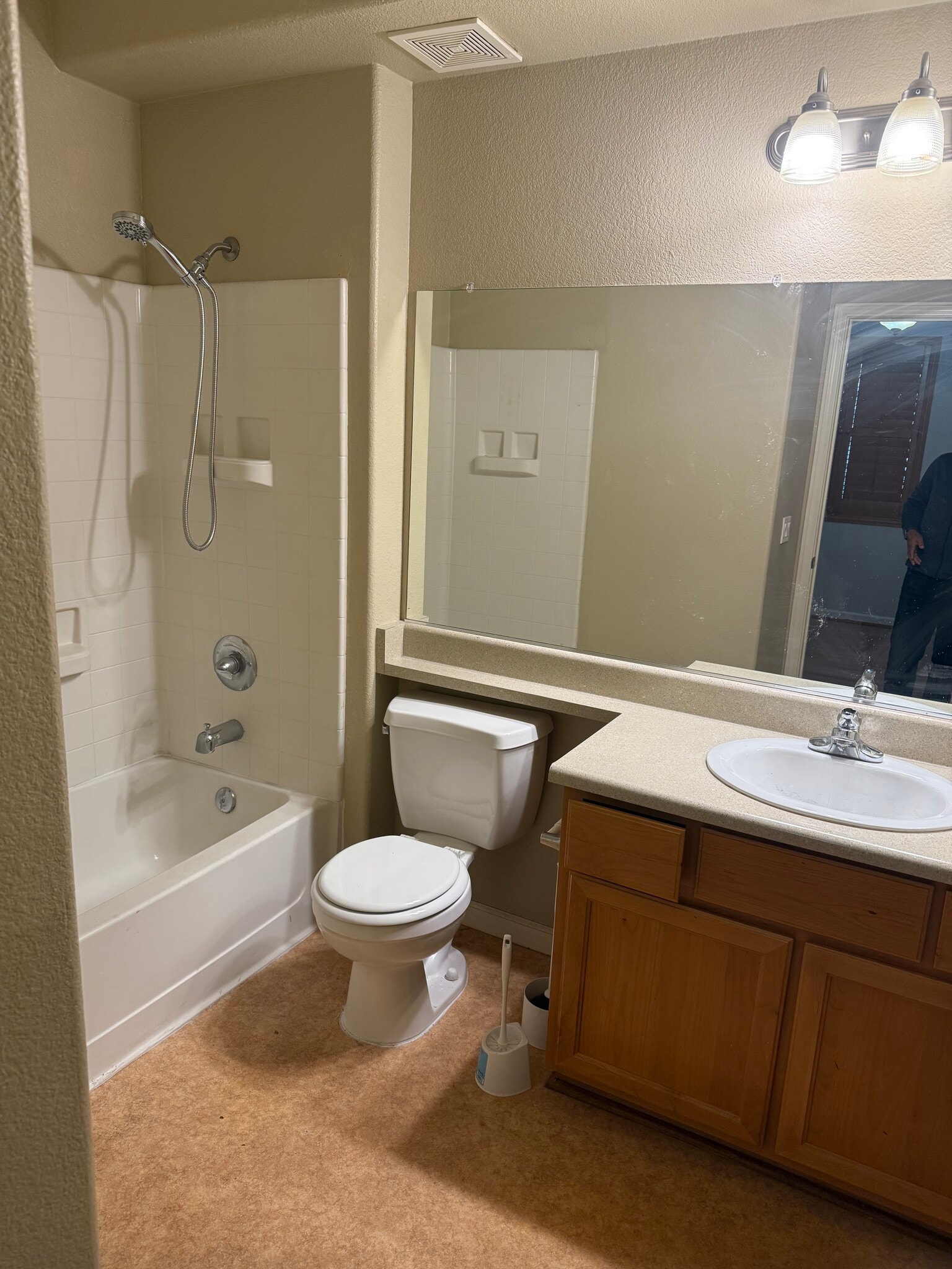 Building Photo - 5201 Laguna Oaks Dr