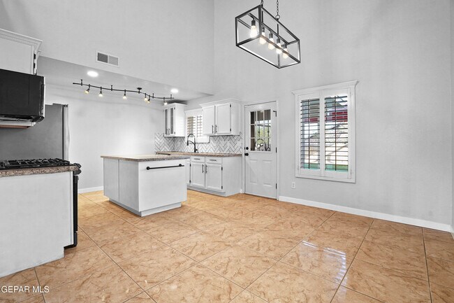 Building Photo - 12323 Sombra Grande Dr