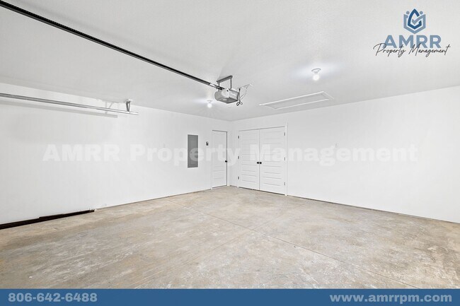Building Photo - New 3 Bedroom Townhome!