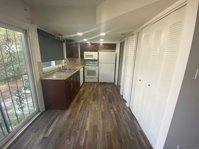 Building Photo - Nice 3 bedroom townhome in Aurora