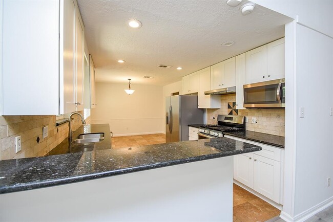 Building Photo - 154 Squires Bend