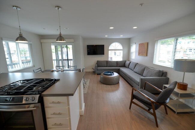 Building Photo - 259 Avenida Granada