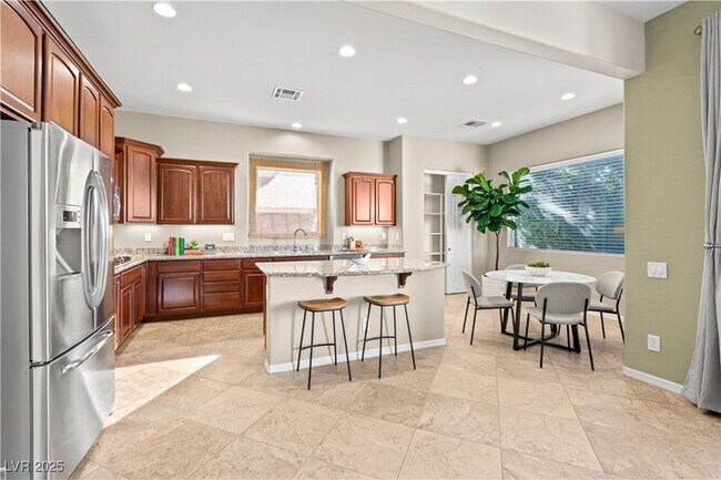 Building Photo - 2685 La Boutique St