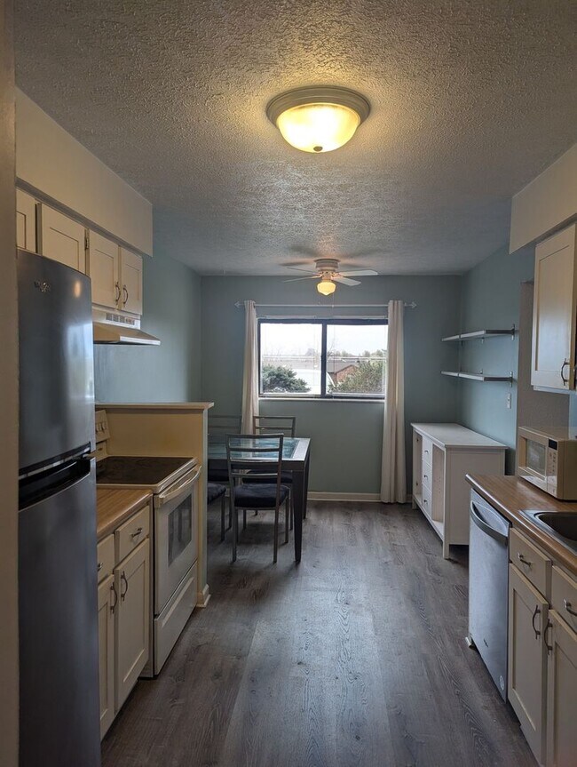 Building Photo - 2BR Condo in West Chester, **Pet Friendly-...