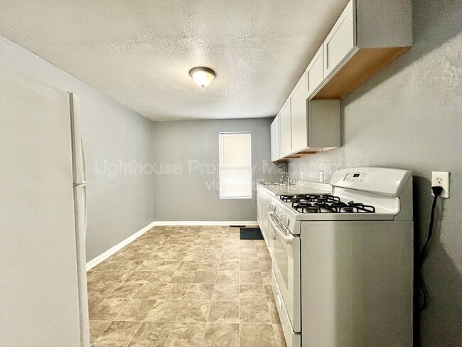 Building Photo - 273 E Forest Ave