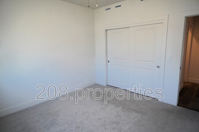 Building Photo - 245 E Caldera St