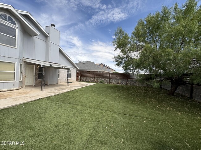 Building Photo - 11120 Loma De Color Dr