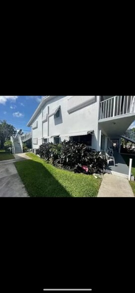 Side view - 1920 NE 51st Ct