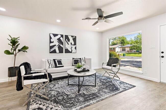 Building Photo - 6910 Rufus Dr