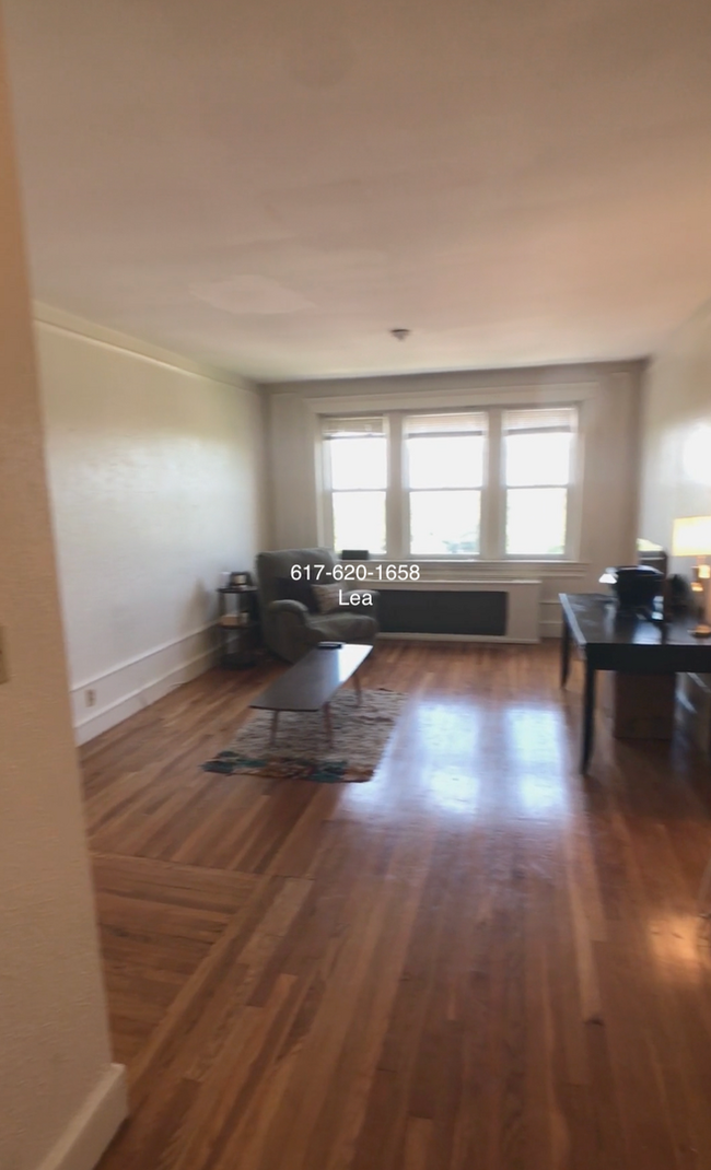 Building Photo - AUG Amazing 2b with city views! Prime loca...