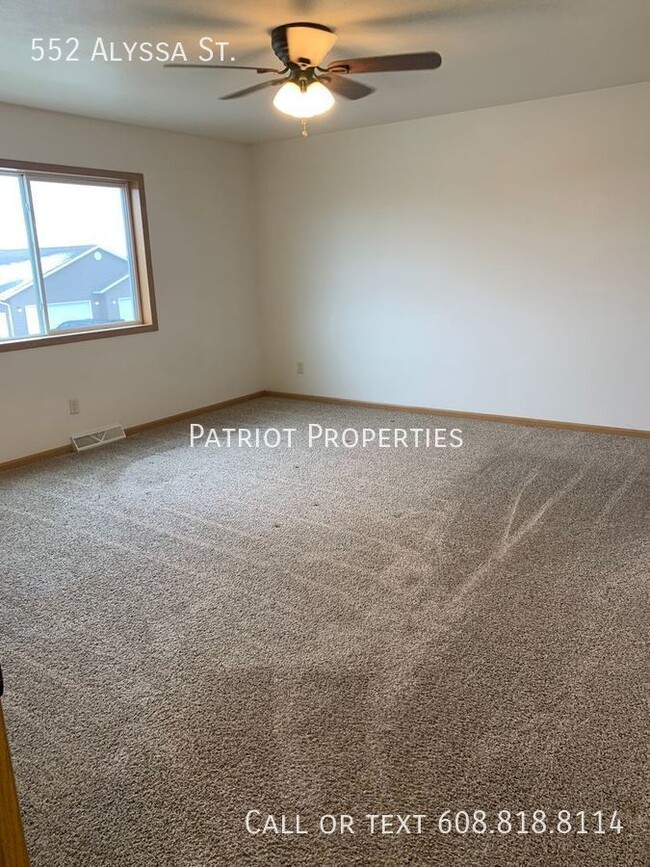 Building Photo - 4 bed/2 bath Duplex in Tomah, WI