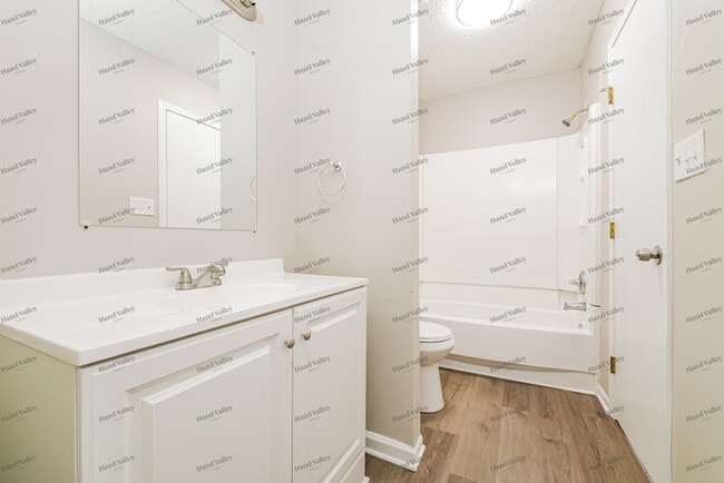 Building Photo - 1923 Jackson Ave