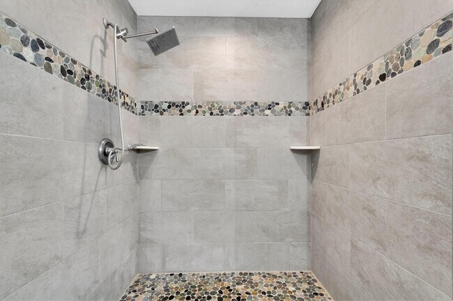 Building Photo - 404 Normandy Rd