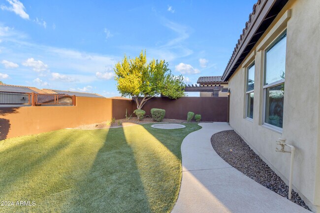 Building Photo - 2322 E Samantha Way