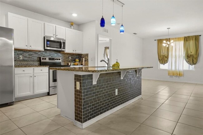 Building Photo - 2443 White Lilly Dr