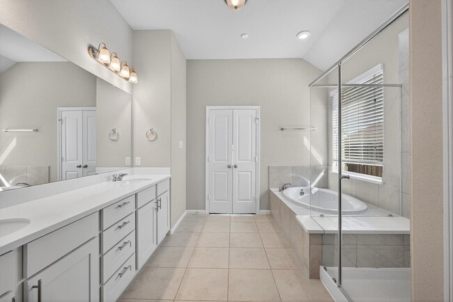 Building Photo - 31218 Pinebrook Falls Ln