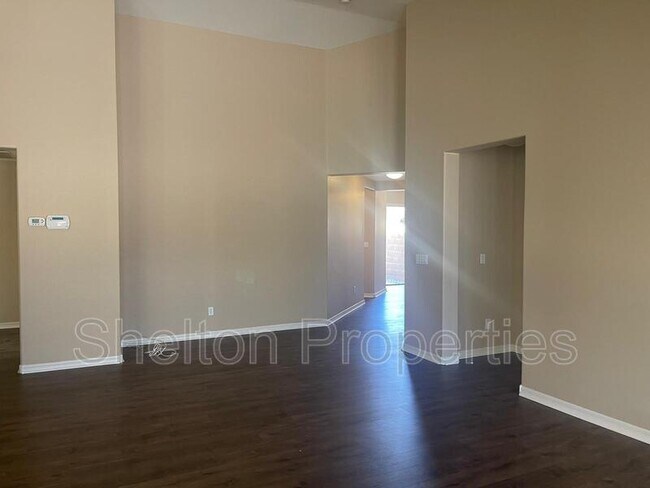 Building Photo - 25652 W Magnolia St