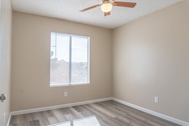 Building Photo - 825 Capehart Ct