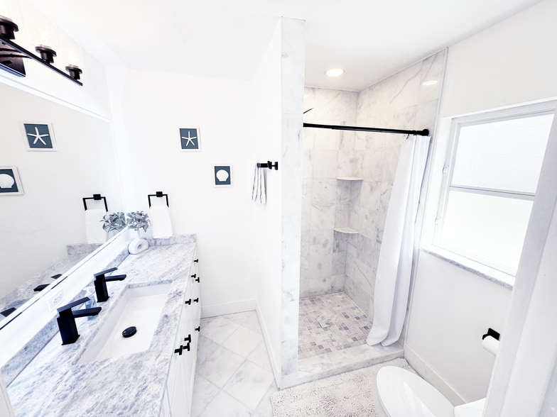 Building Photo - 111 N Cirus Ave