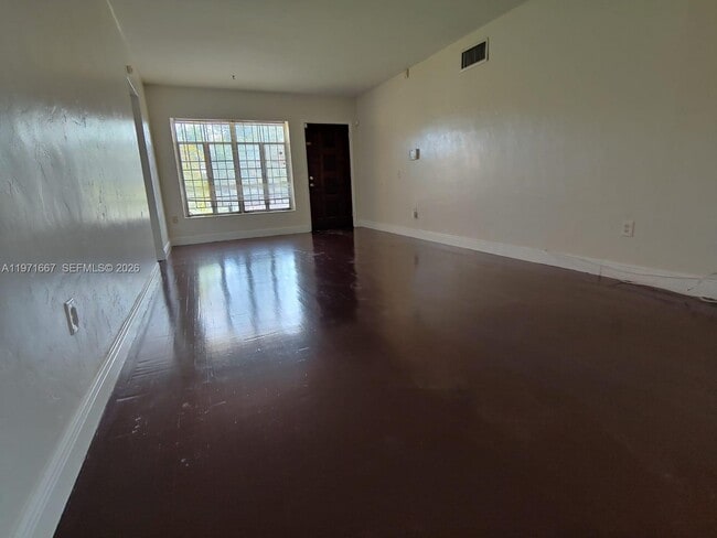 Building Photo - 1465 NE 149th St