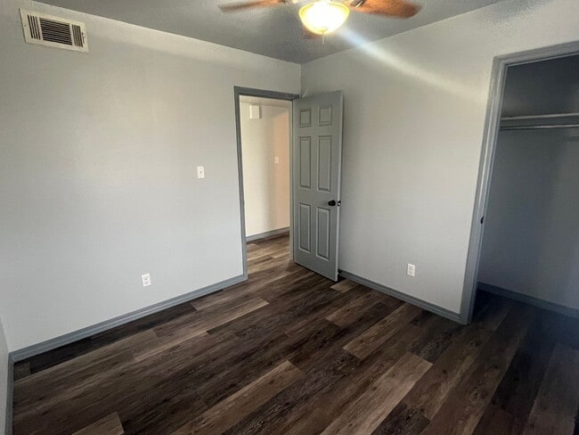 Building Photo - 1207 S Hartford Ave