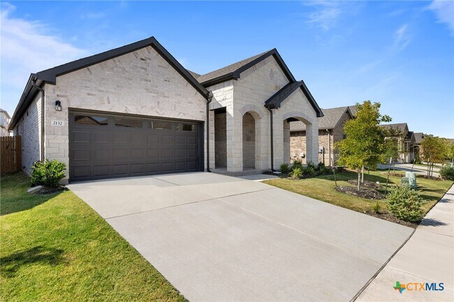 Building Photo - 2132 Magnolia Hl Dr