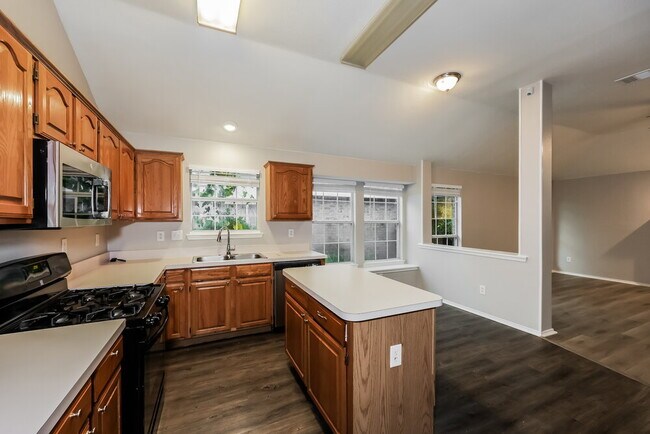 Building Photo - 5002 Wordsworth Dr