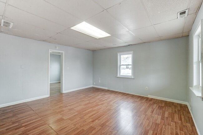 Building Photo - 29 N Main St