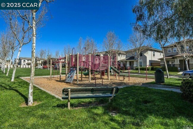 Building Photo - 3200 Puffin Cir