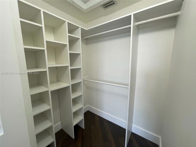 Building Photo - 6560 NW 114th Ave