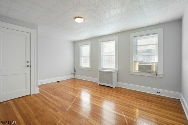 Building Photo - 23 Meeker Pl