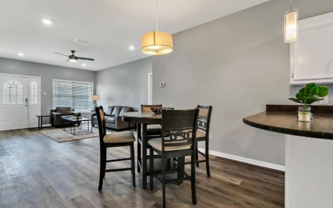 Building Photo - Partially Furnished 4 bed 4 bath near campus!