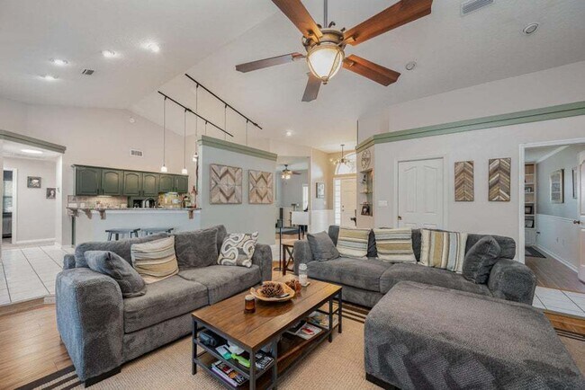 Building Photo - Luxurious 4 Bed/2.5 Bath Home with Stunning Lake and Golf Course Views with Pool on Savannahs Tra...