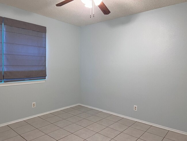Building Photo - 306 Sun Flower Dr