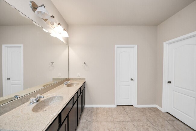 Building Photo - 7214 Baitland Dr