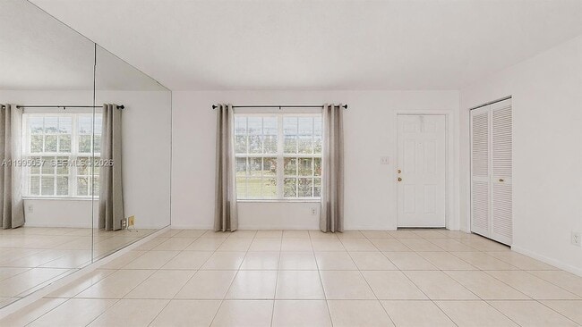 Building Photo - 15305 SW 104th Ave