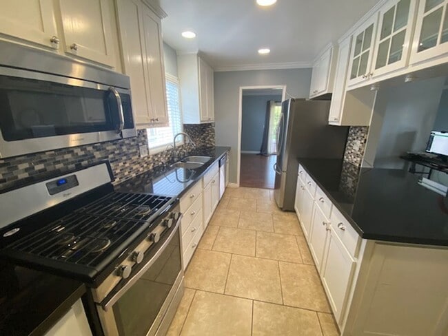Building Photo - 3 Bedroom Single Family Home in Whittier