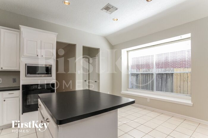 Building Photo - 6319 Upper Lake Dr