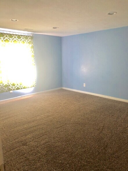 Master bedroom with carpet - 11769 S Sun Tea Way