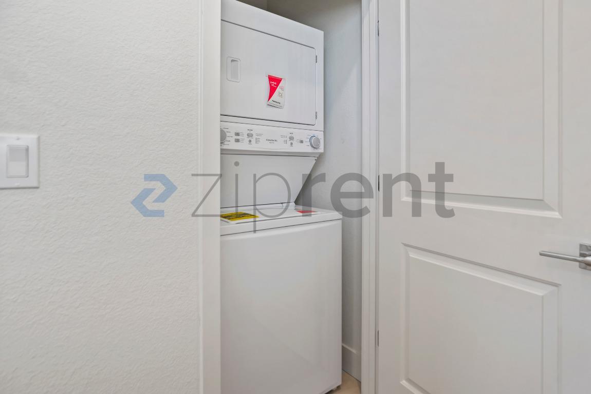 Building Photo - 5545 Oberon Ave