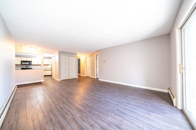 Building Photo - 2 Maple Ridge Dr