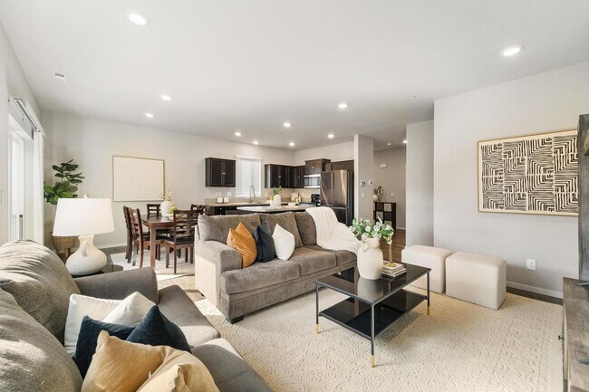 Building Photo - Beautiful Home in Puyallup