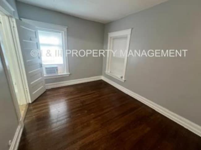 Building Photo - 219 W 37th St