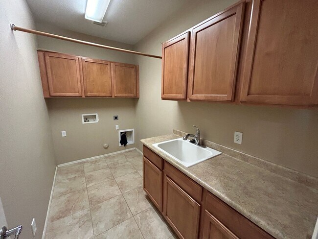 Building Photo - 26066 W Yukon Dr