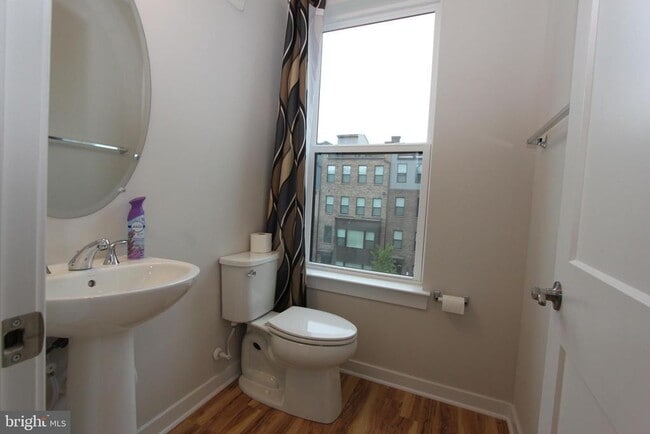 Building Photo - 43808 Middleway Ter