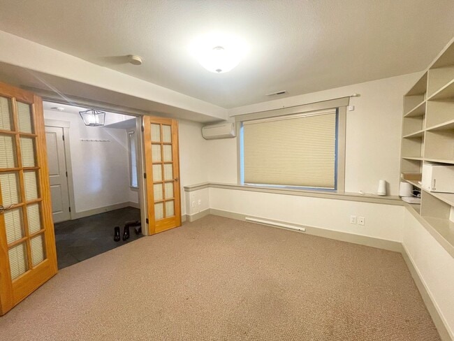 Building Photo - AVAILABLE NOW 3 BD 3.5 BA Townhome in Fremont