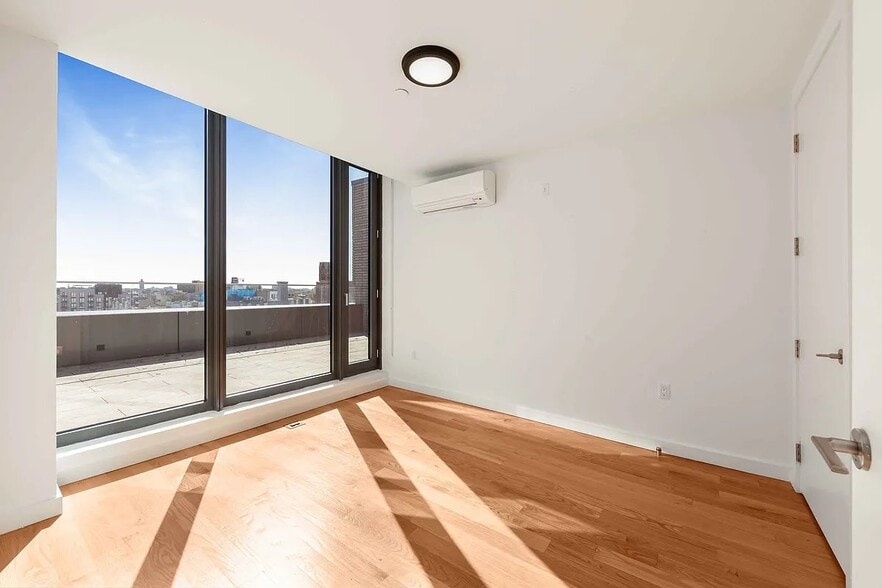 Building Photo - 123 Melrose St