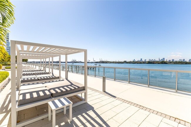 Building Photo - 1000 West Ave