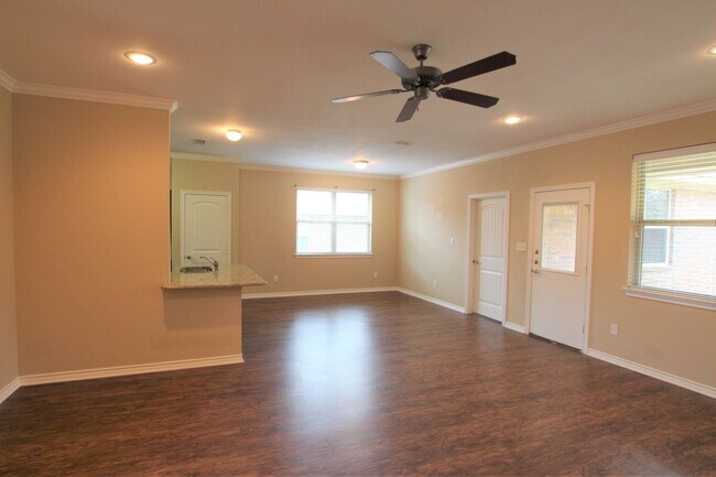 Building Photo - Coming Soon! Gorgeous 3 Bedroom Home in Th...